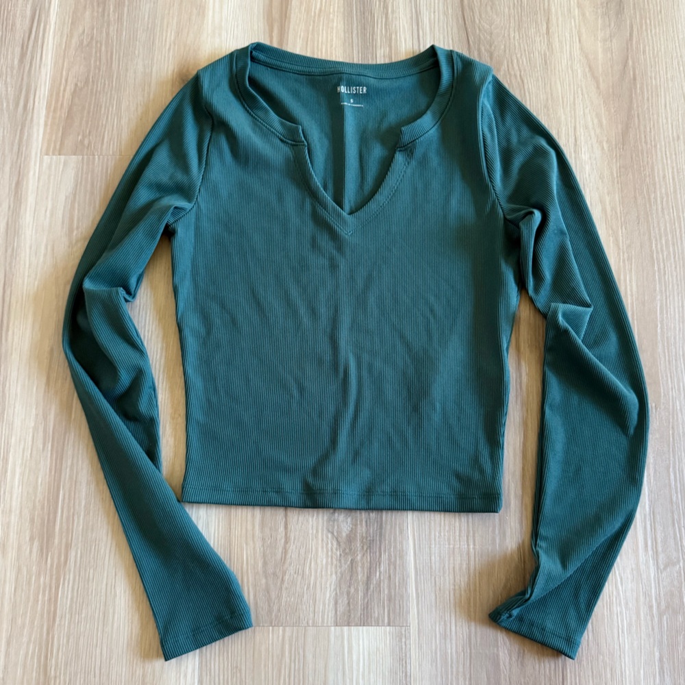 Hollister Green V-Neck Long Sleeve Ribbed top